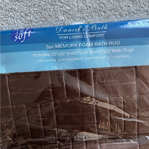 NWT… Soft non-slip chocolate brown bath mats. - Picture 2 of 4